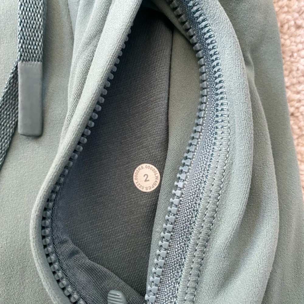 LuLulemon Define Hooded Zip-Up Jacket- size 4- great condition! - Picture 3 of 3